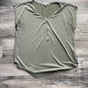 VGC Green Envelope Olive Green Cap Sleeve T-shirt Size L